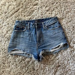 Abercrombie Annie highrise short